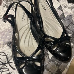 Easy Street Womens High Heels Size 9W